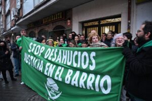 Activistas de la PAH en el anterior lanzamiento del desahucio de Mariano en Navidad